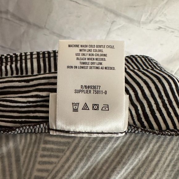 Liz Claiborne Black & White Patterned Maxi Skirt, PXL, Pre-owned - Picture 5 of 5